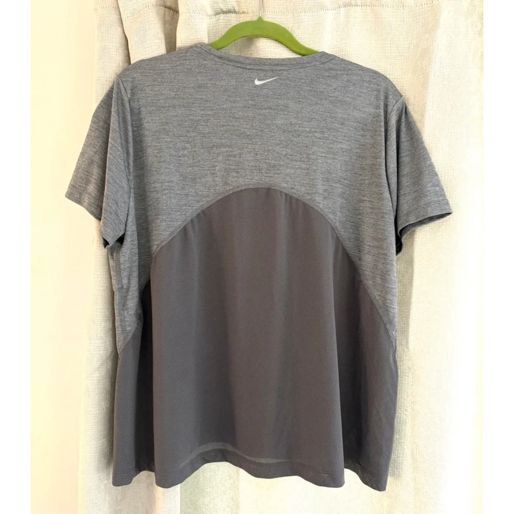 Men’s Nike Running T-shirt Size 1X Gray Dri-Fit
